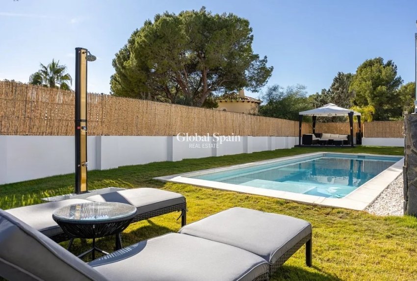 Wederverkoop - VILLA -
ALTEA