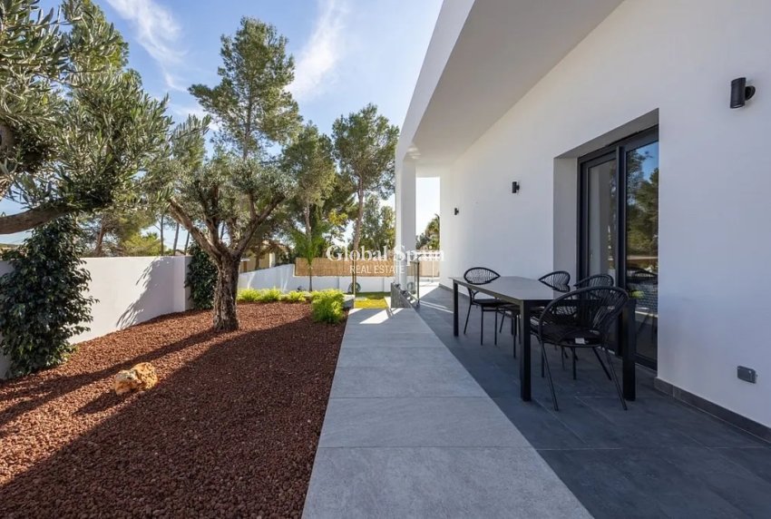Wederverkoop - VILLA -
ALTEA