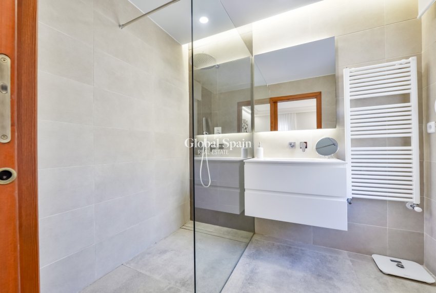 Wederverkoop - Villa -
ALTEA