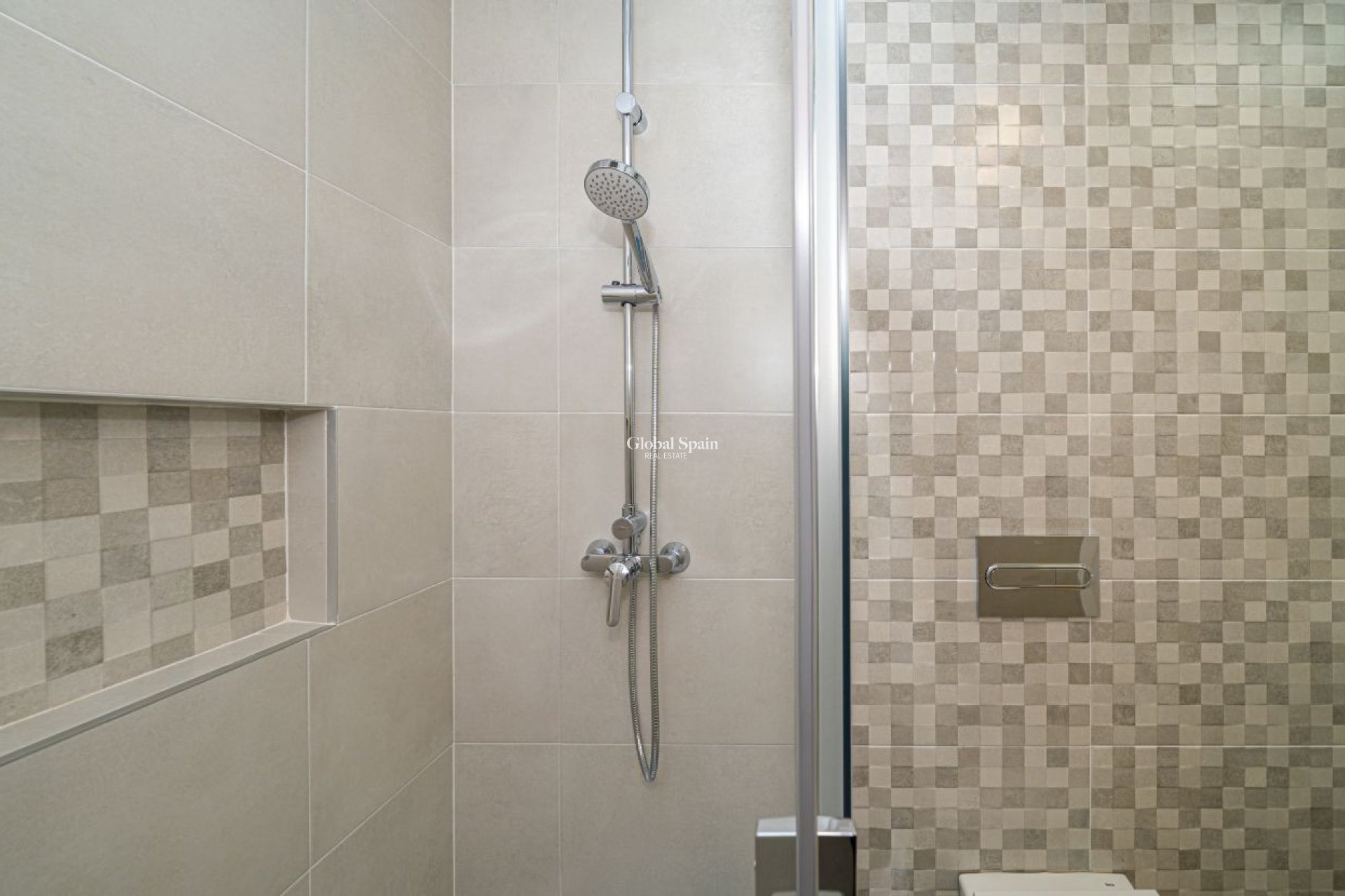 Wederverkoop - VILLA -
AVILESES - Inland