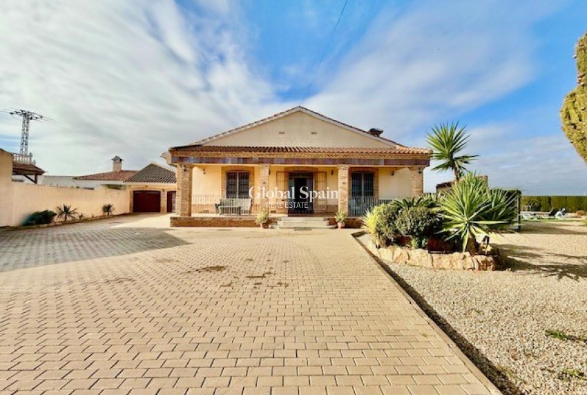 Wederverkoop - VILLA -
AVILESES - Inland