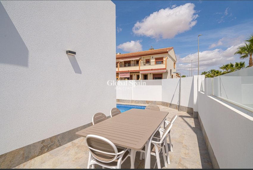 Wederverkoop - VILLA -
AVILESES - Inland