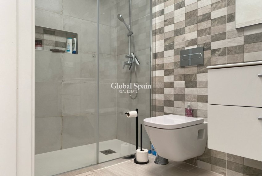 Wederverkoop - VILLA -
AVILESES - Inland