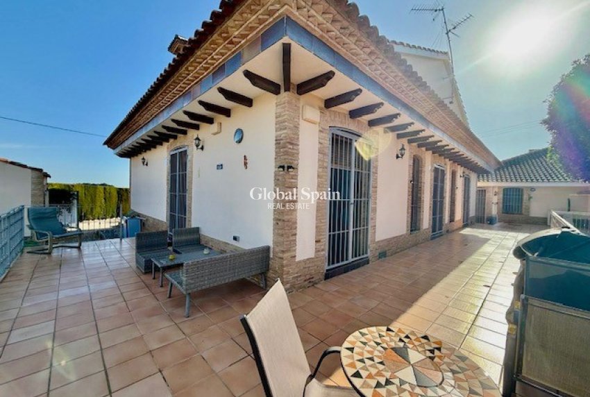 Wederverkoop - VILLA -
AVILESES - Inland