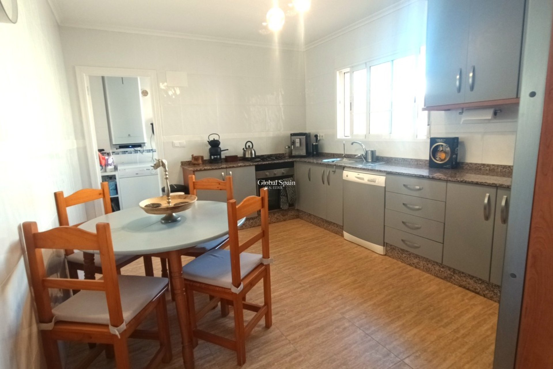 Wederverkoop - VILLA -
AVILESES - Inland