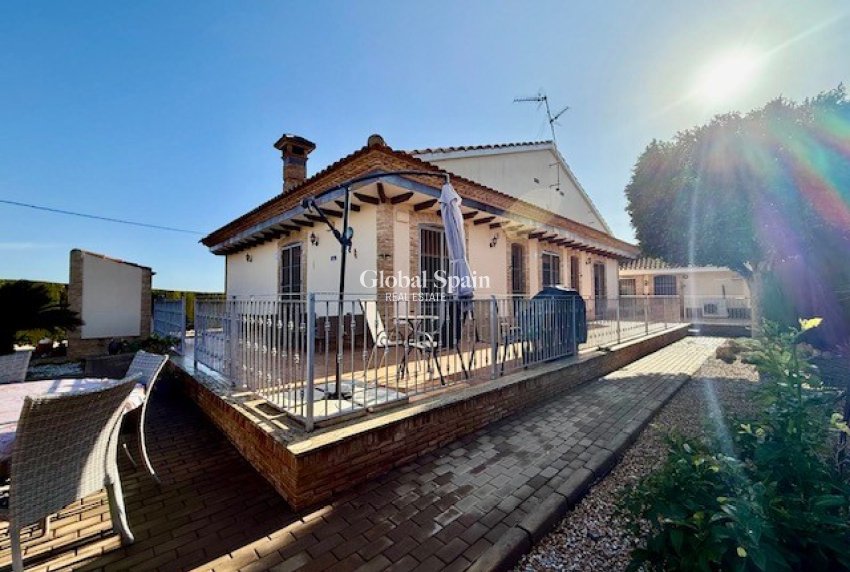 Wederverkoop - VILLA -
AVILESES - Inland