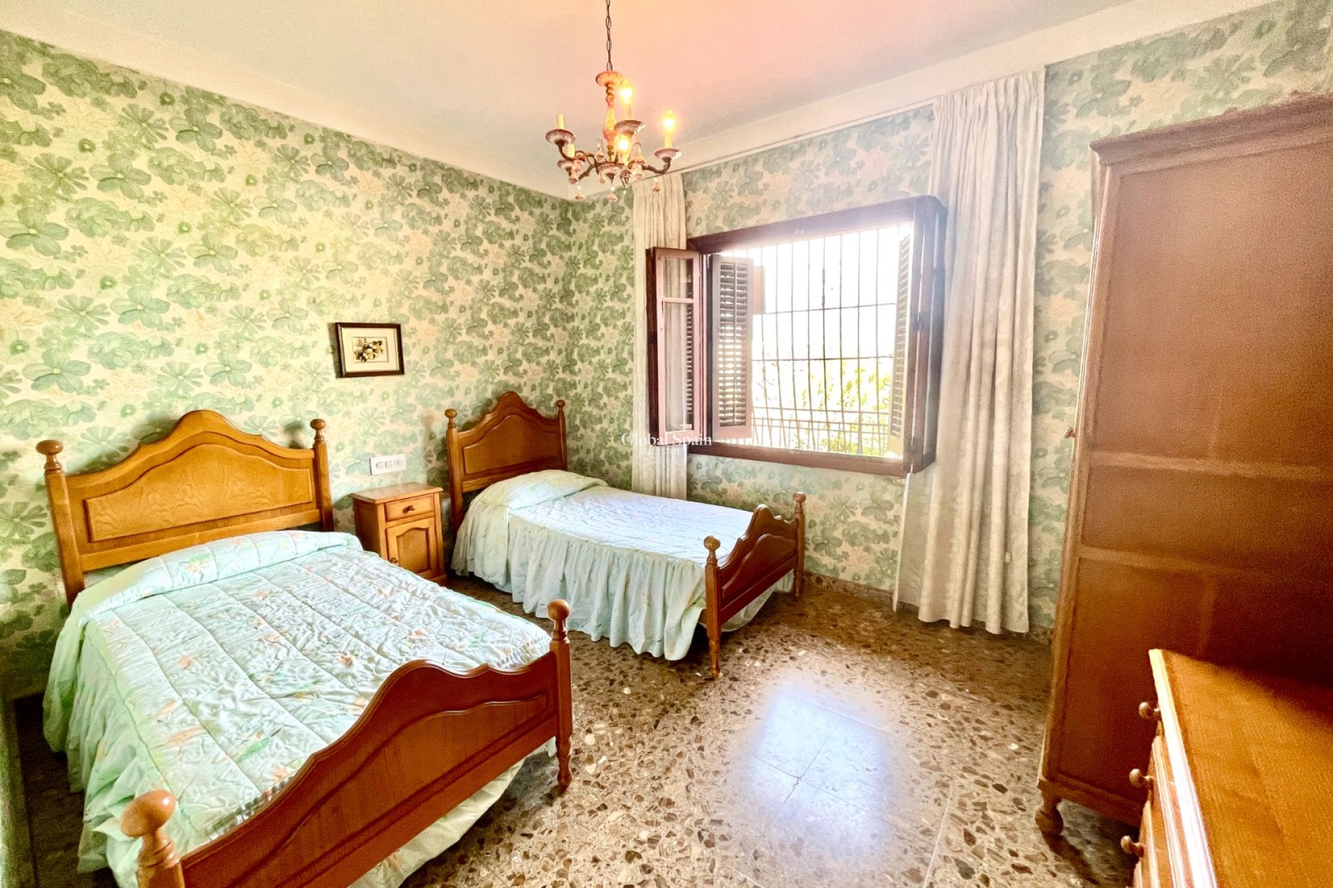 Wederverkoop - VILLA -
BENEJÚZAR - Inland