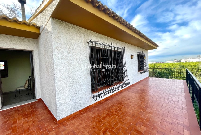 Wederverkoop - VILLA -
BENEJÚZAR - Inland