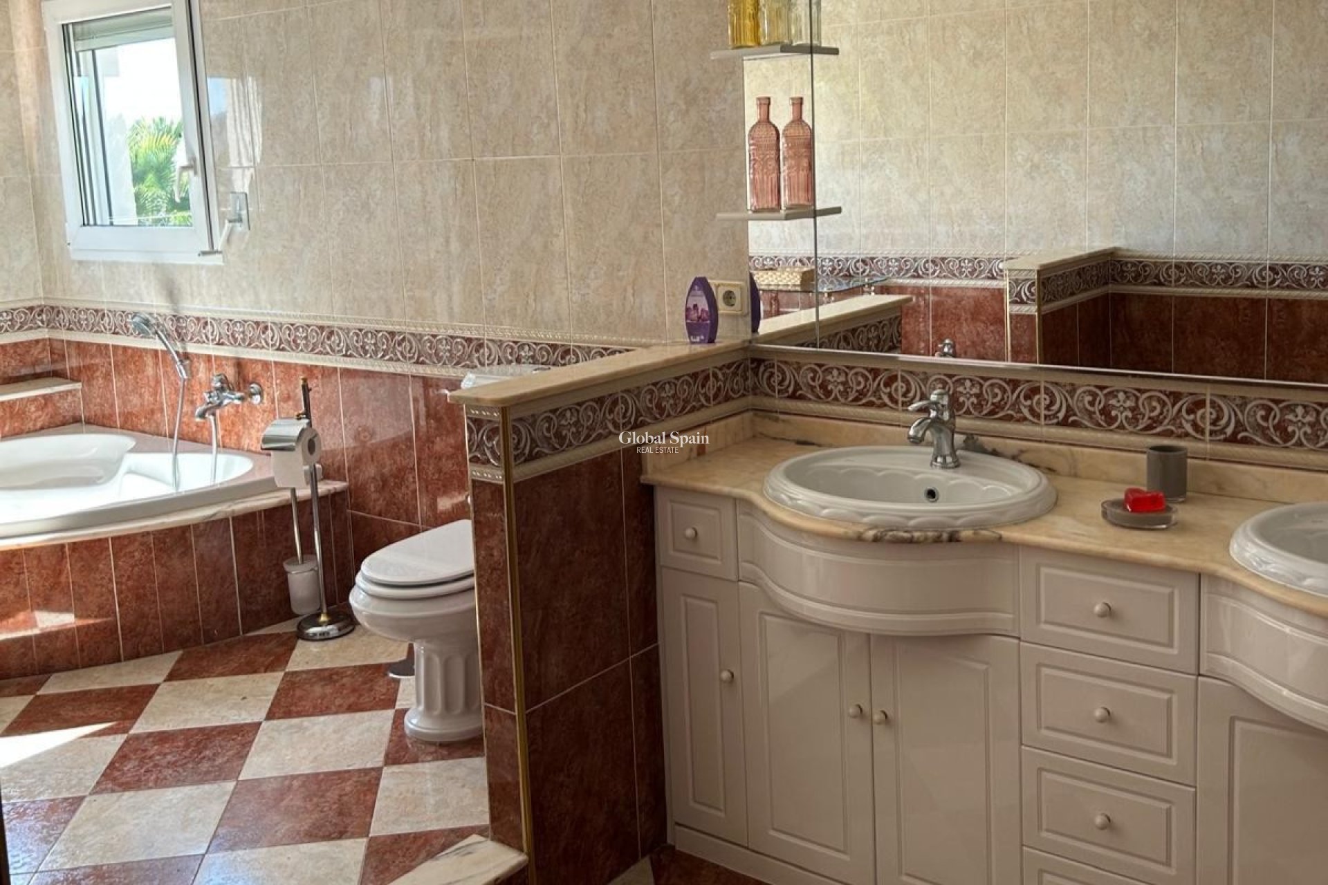 Wederverkoop - VILLA -
BENIDORM - Levante