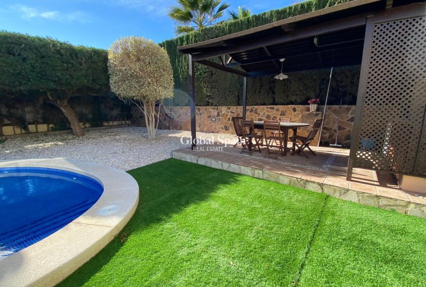 Wederverkoop - VILLA -
BENIDORM - Levante