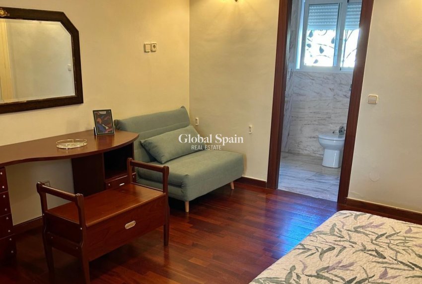 Wederverkoop - VILLA -
BENIDORM - Levante