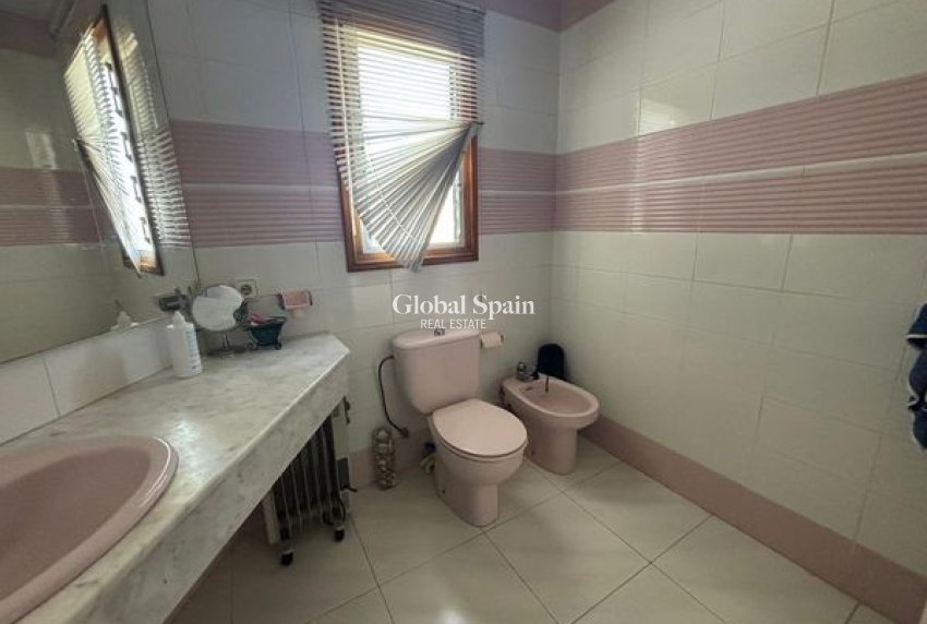 Wederverkoop - VILLA -
BENIDORM - Levante