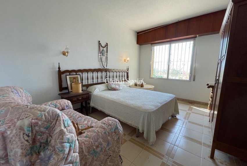 Wederverkoop - VILLA -
BENIDORM - Salto Del Agua