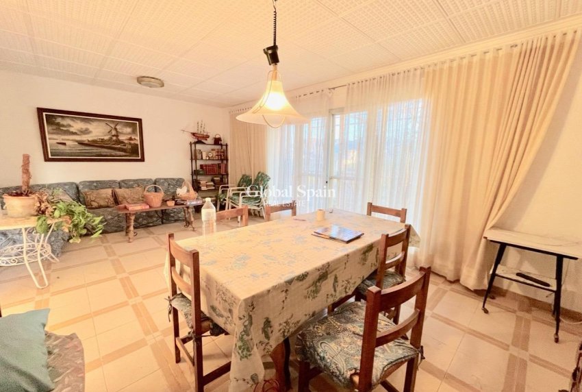 Wederverkoop - VILLA -
BENIDORM - Salto Del Agua