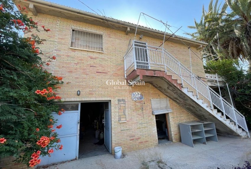 Wederverkoop - VILLA -
BENIDORM - Salto Del Agua