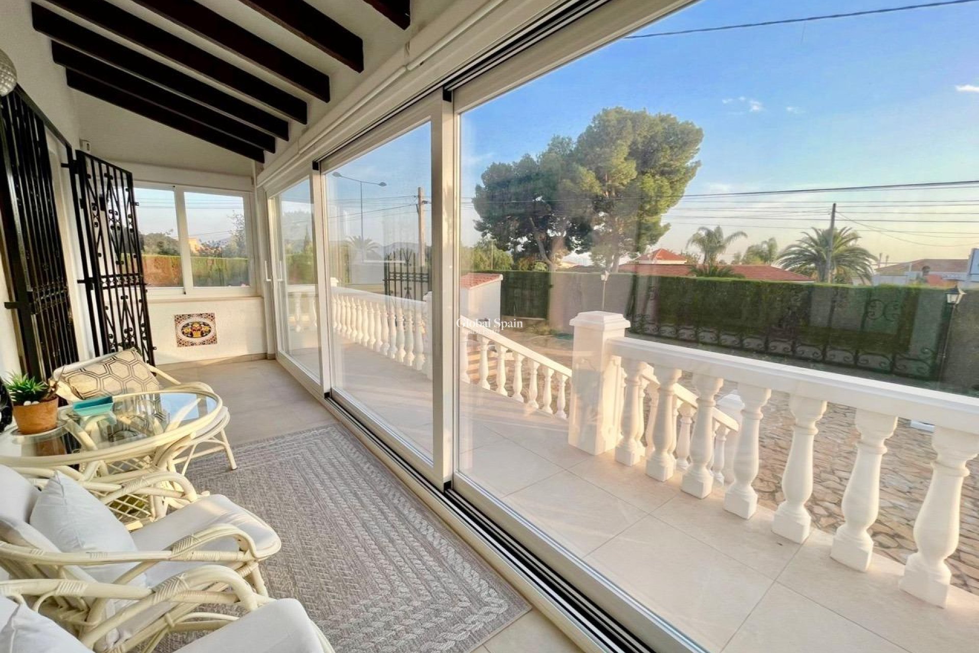 Wederverkoop - VILLA -
BENIDORM - Urbanizaciones