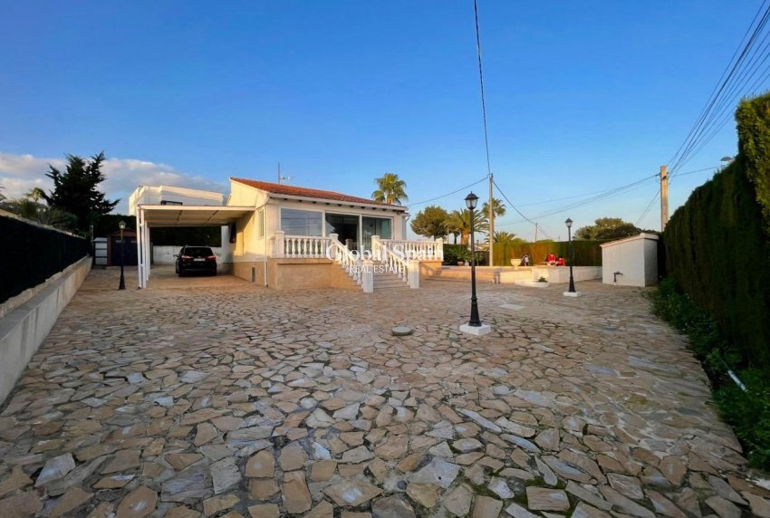 Wederverkoop - VILLA -
BENIDORM - Urbanizaciones