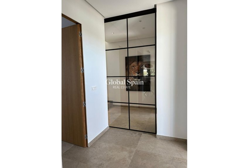 Wederverkoop - VILLA -
BENIJÓFAR - Costa Blanca