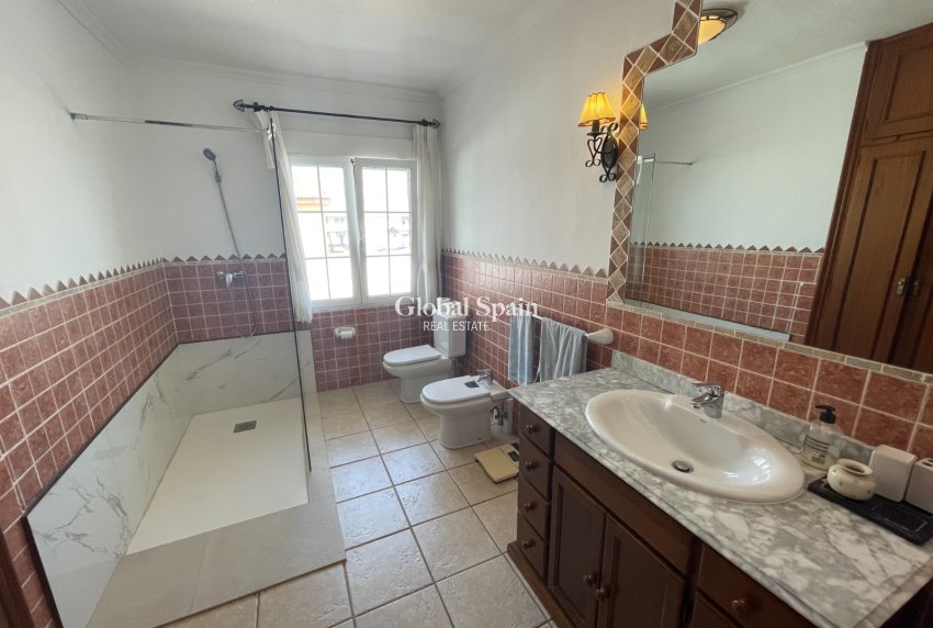 Wederverkoop - VILLA -
BENIJÓFAR - Costa Blanca