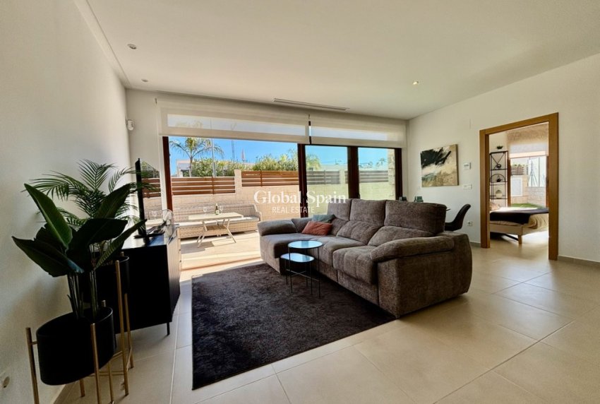 Wederverkoop - VILLA -
BENIJÓFAR - Costa Blanca