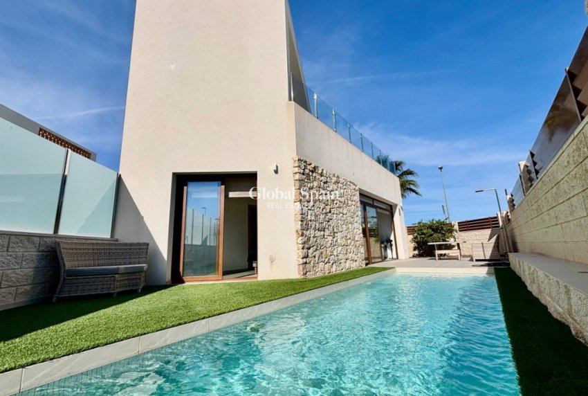 Wederverkoop - VILLA -
BENIJÓFAR - Costa Blanca