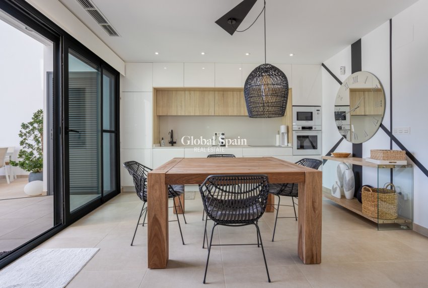 Wederverkoop - VILLA -
BENIJÓFAR - Costa Blanca