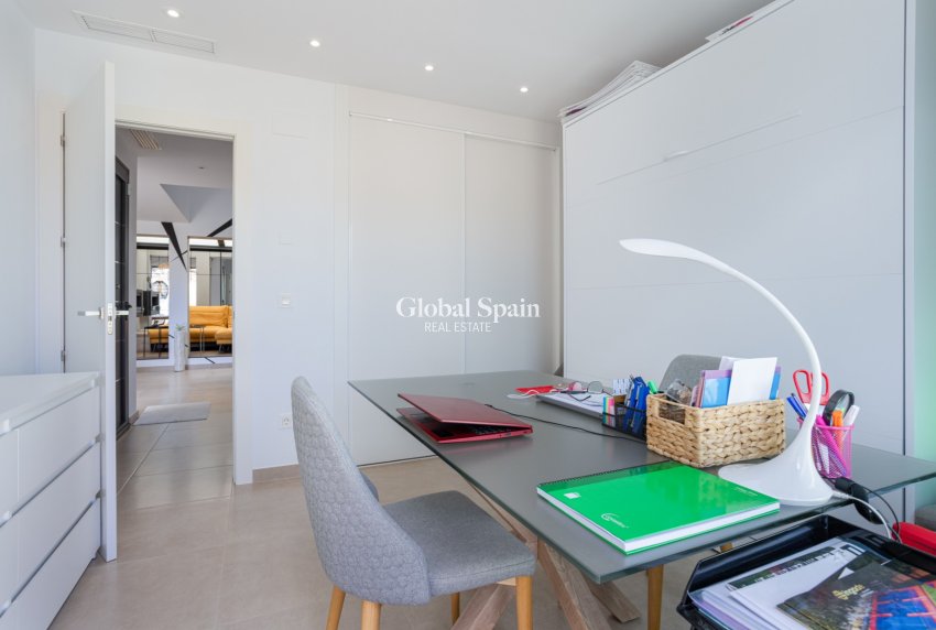 Wederverkoop - VILLA -
BENIJÓFAR - Costa Blanca