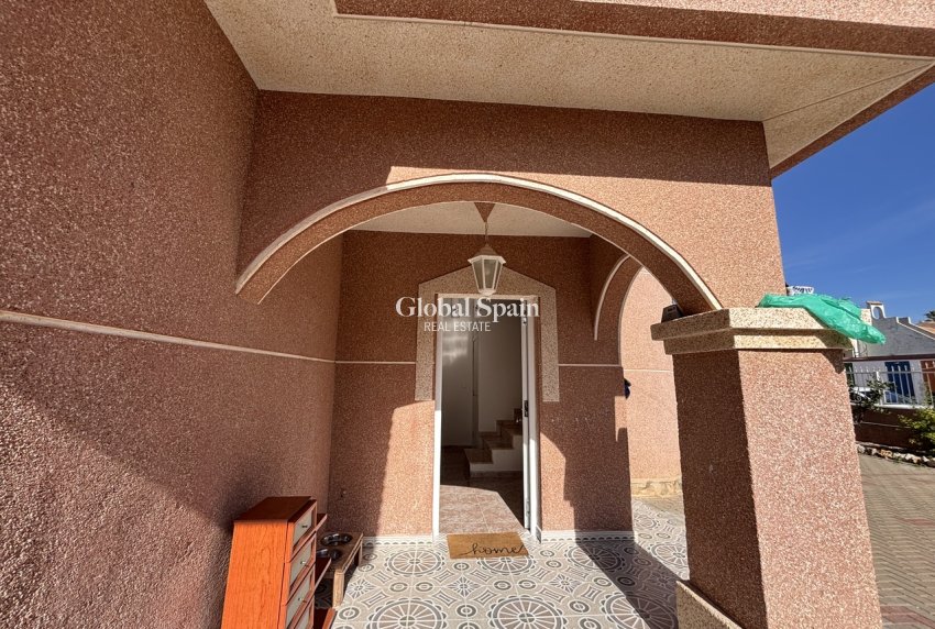 Wederverkoop - VILLA -
BENIJÓFAR - Costa Blanca