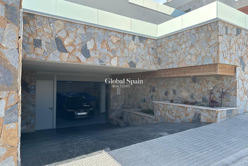 Wederverkoop - VILLA -
BENIJÓFAR - Costa Blanca