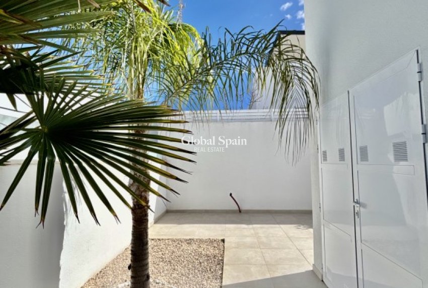 Wederverkoop - VILLA -
BENIJÓFAR - Costa Blanca