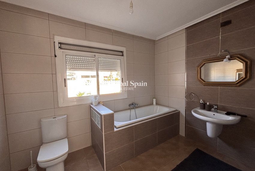 Wederverkoop - VILLA -
BENIJÓFAR - Costa Blanca