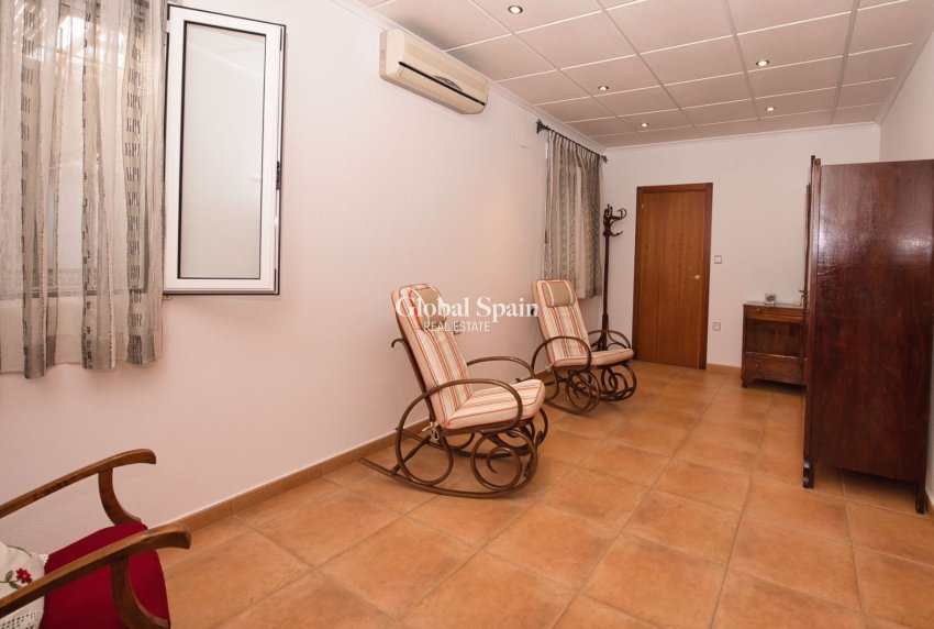 Wederverkoop - VILLA -
BENIJÓFAR - Costa Blanca