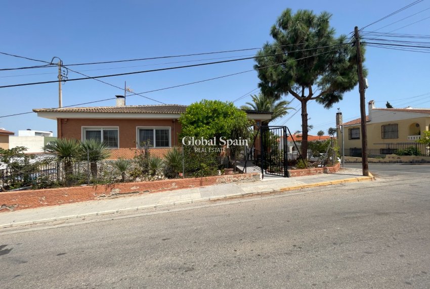 Wederverkoop - VILLA -
BENIJÓFAR - Costa Blanca