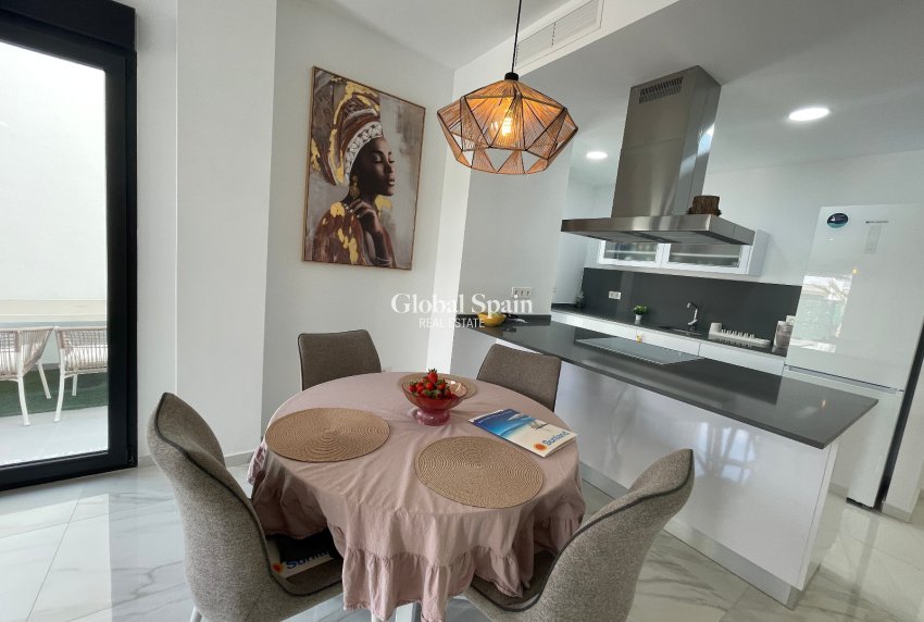 Wederverkoop - VILLA -
BENIJÓFAR - Costa Blanca