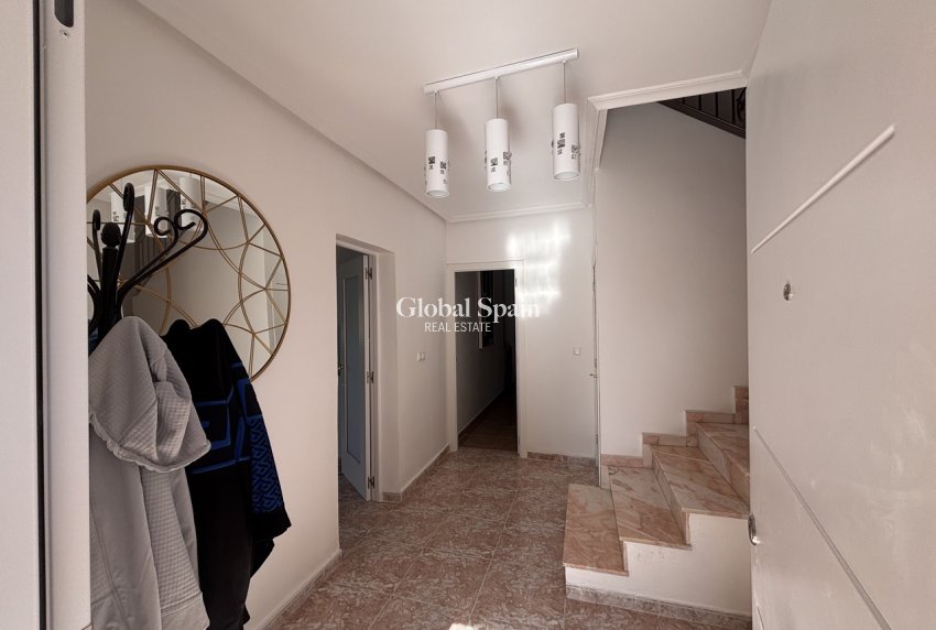 Wederverkoop - VILLA -
BENIJÓFAR - Costa Blanca