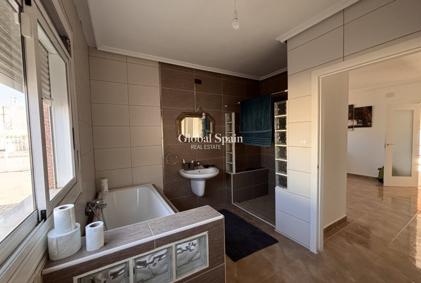 Wederverkoop - VILLA -
BENIJÓFAR - Costa Blanca