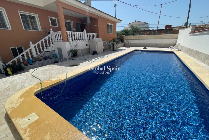 Wederverkoop - VILLA -
BENIJÓFAR - Costa Blanca