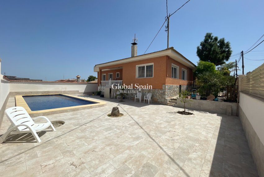 Wederverkoop - VILLA -
BENIJÓFAR - Costa Blanca