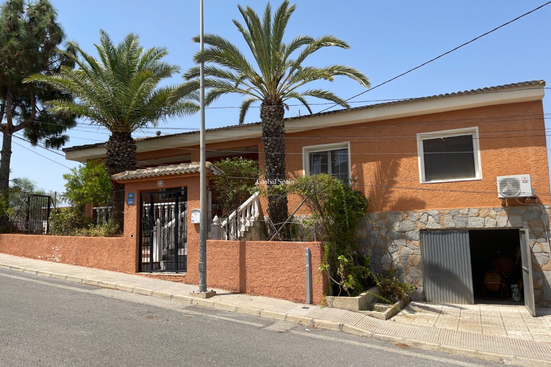 Wederverkoop - VILLA -
BENIJÓFAR - Costa Blanca
