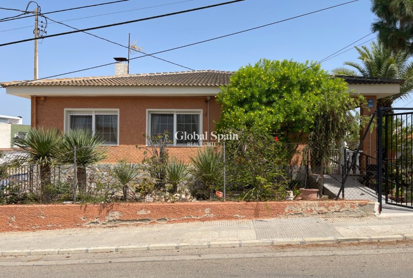 Wederverkoop - VILLA -
BENIJÓFAR - Costa Blanca