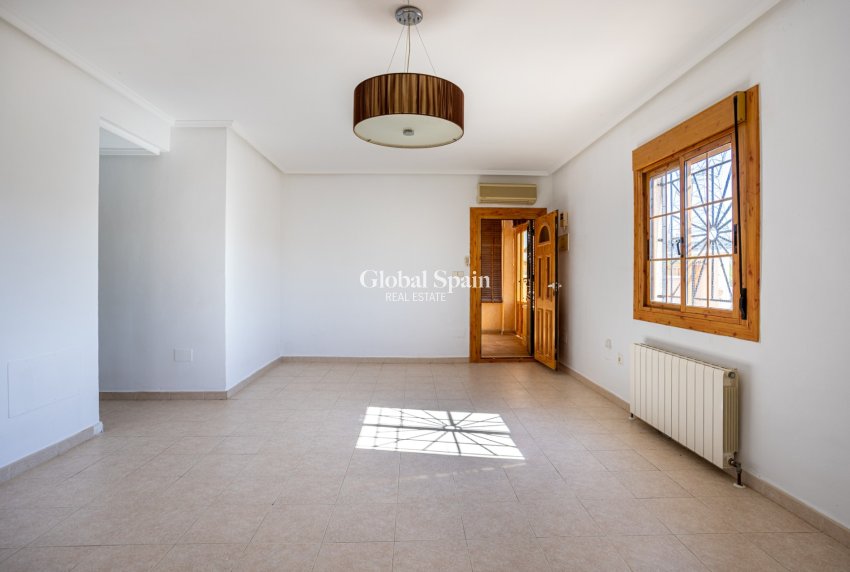 Wederverkoop - VILLA -
BENIJÓFAR - Costa Blanca