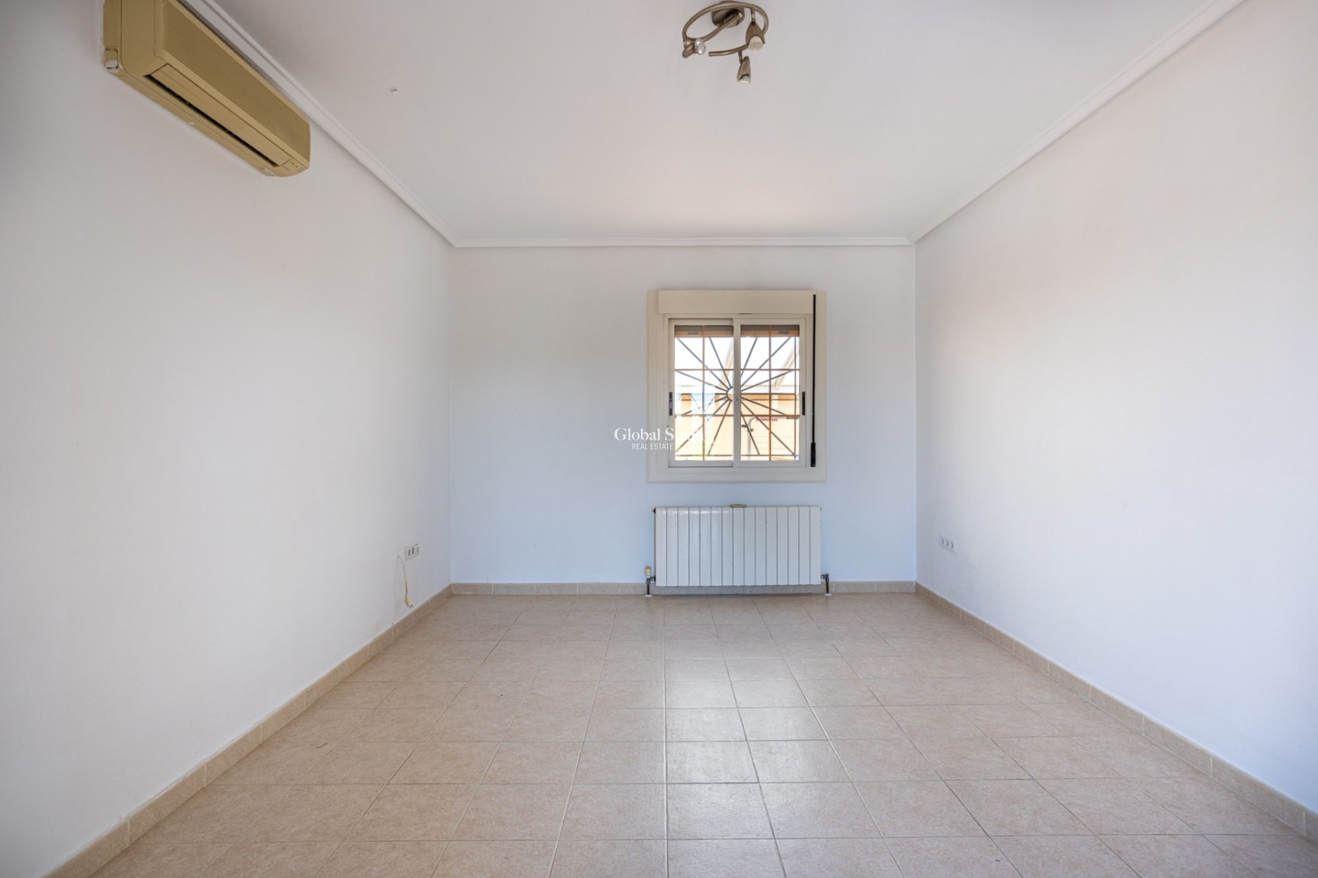 Wederverkoop - VILLA -
BENIJÓFAR - Costa Blanca
