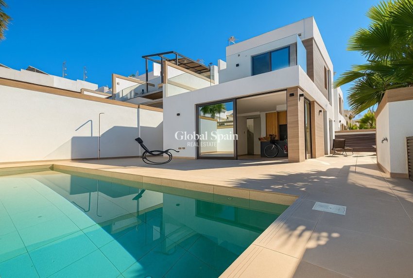 Wederverkoop - VILLA -
BENIJÓFAR - Costa Blanca