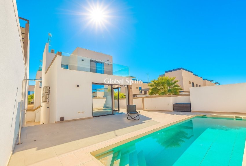 Wederverkoop - VILLA -
BENIJÓFAR - Costa Blanca