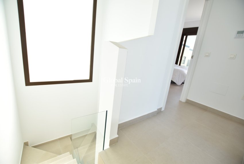 Wederverkoop - VILLA -
BENIJÓFAR - Costa Blanca
