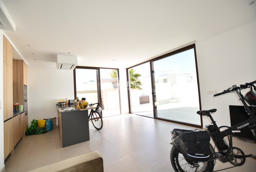 Wederverkoop - VILLA -
BENIJÓFAR - Costa Blanca
