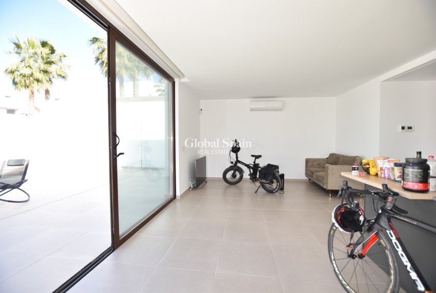 Wederverkoop - VILLA -
BENIJÓFAR - Costa Blanca