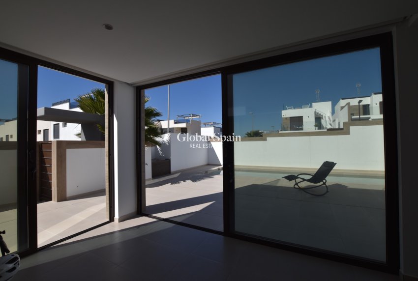 Wederverkoop - VILLA -
BENIJÓFAR - Costa Blanca