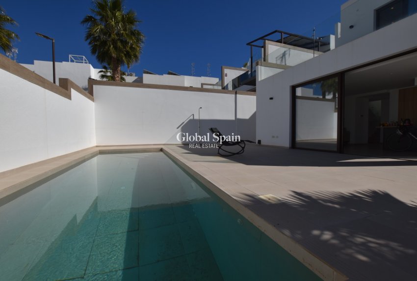 Wederverkoop - VILLA -
BENIJÓFAR - Costa Blanca