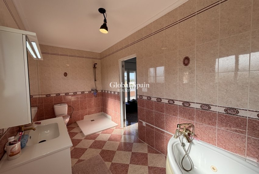 Wederverkoop - VILLA -
BENIJÓFAR - Costa Blanca